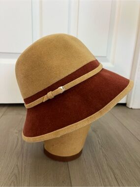 Helen Kaminski Australia 100% Felt two-tone cloche hat one size